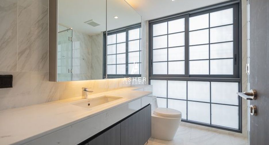 Casa en alquiler y en venta de 4 habitaciones en Watthana, Bangkok