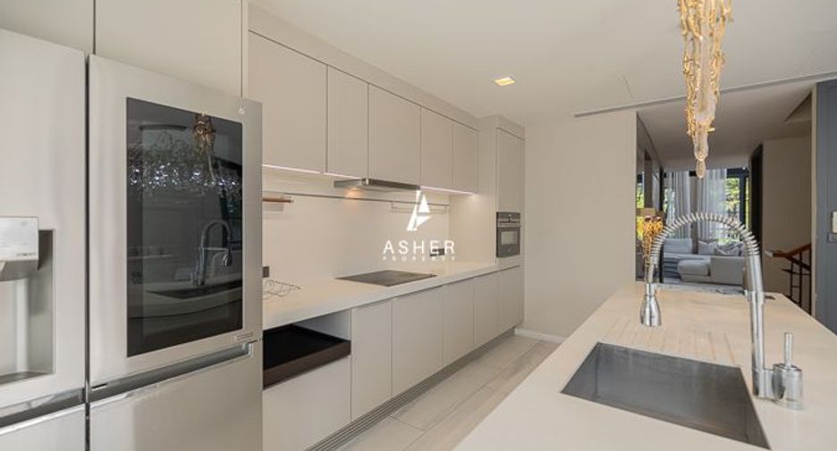 Casa en alquiler y en venta de 4 habitaciones en Watthana, Bangkok