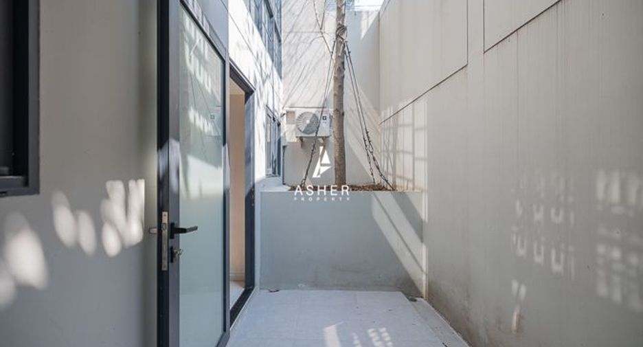 Casa en alquiler y en venta de 4 habitaciones en Watthana, Bangkok