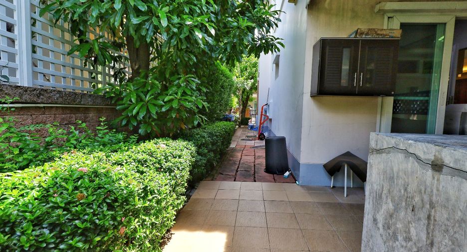 Casa en venta de 4 habitaciones en Bang Khen, Bangkok