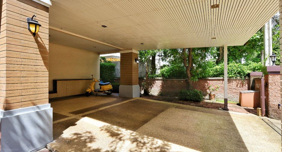 Casa en venta de 4 habitaciones en Bang Khen, Bangkok