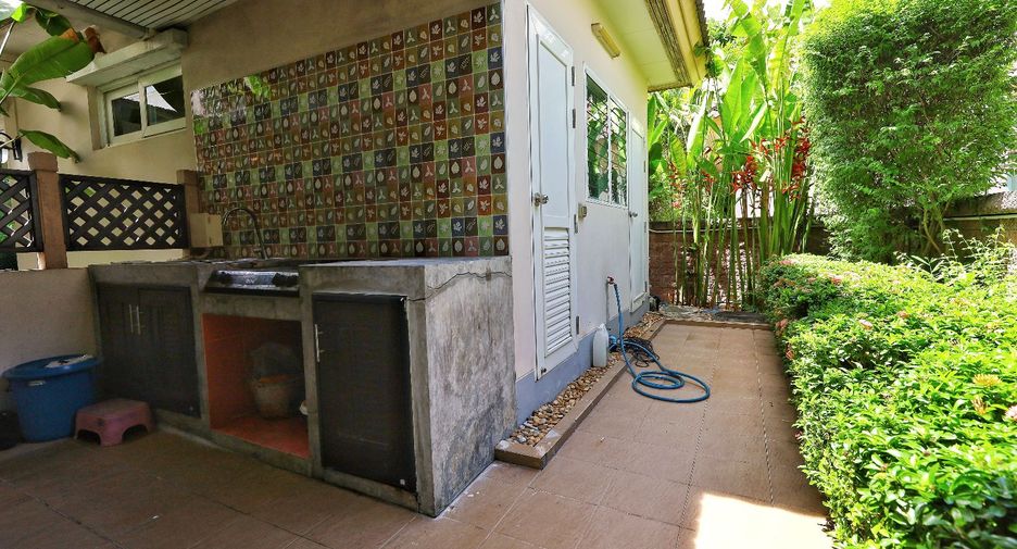 Casa en venta de 4 habitaciones en Bang Khen, Bangkok