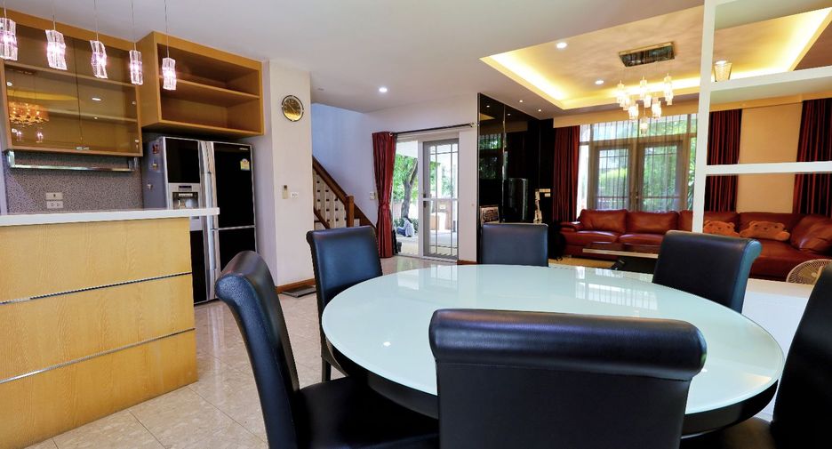 Casa en venta de 4 habitaciones en Bang Khen, Bangkok
