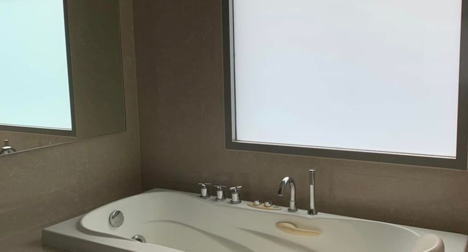Condo en alquiler de 3 habitaciones en Khlong Toei, Bangkok