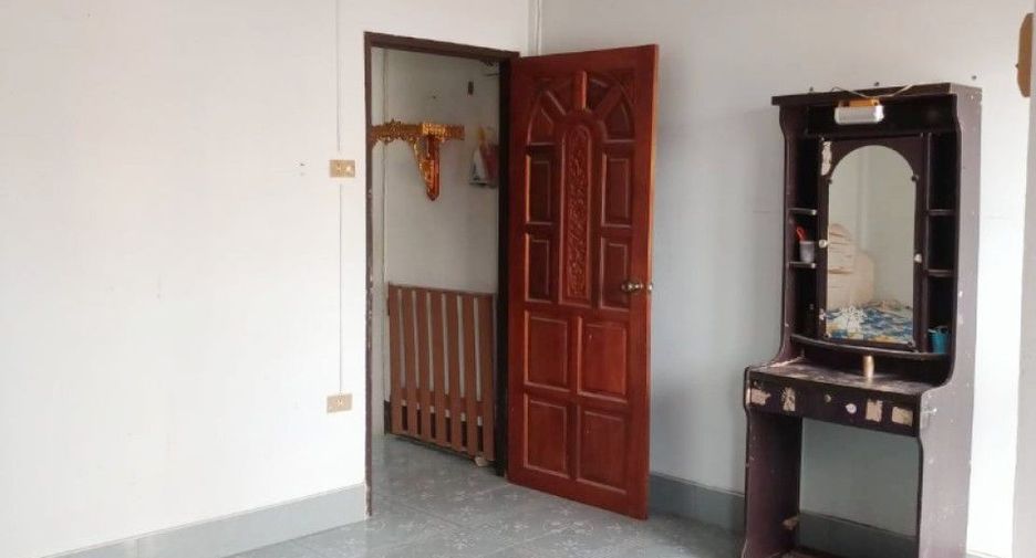 For sale 2 bed townhouse in Mueang Nakhon Si Thammarat, Nakhon Si Thammarat