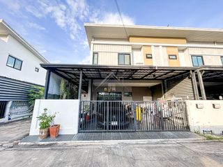 For sale 4 bed townhouse in Lat Lum Kaeo, Pathum Thani