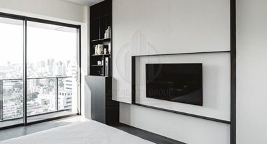 For sale 3 bedrooms condo in Watthana, Bangkok