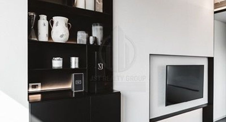 For sale 3 bedrooms condo in Watthana, Bangkok