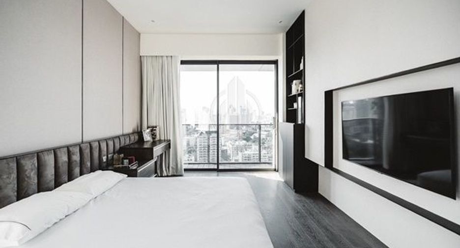 For sale 3 bedrooms condo in Watthana, Bangkok