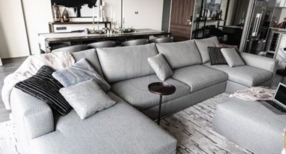 For sale 3 bedrooms condo in Watthana, Bangkok