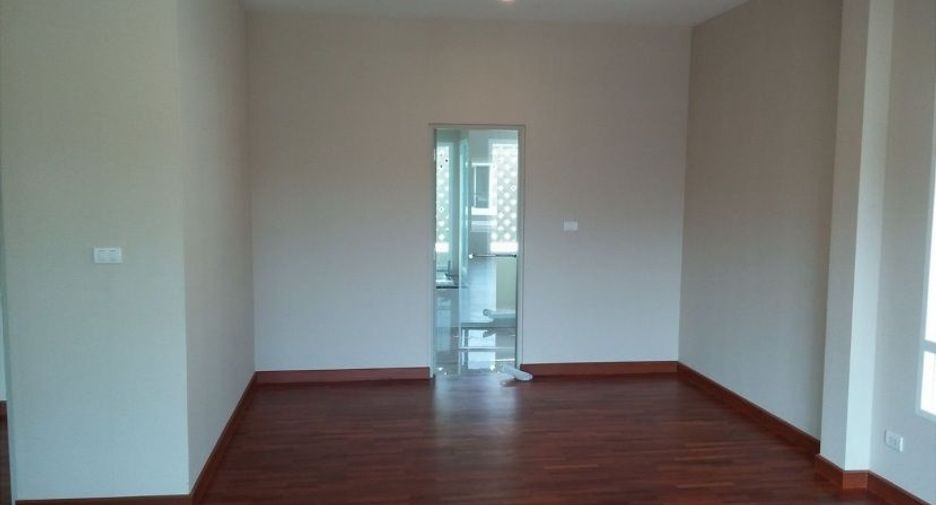 Haus zum Kauf mit 3 Zimmer in Chom Thong, Bangkok