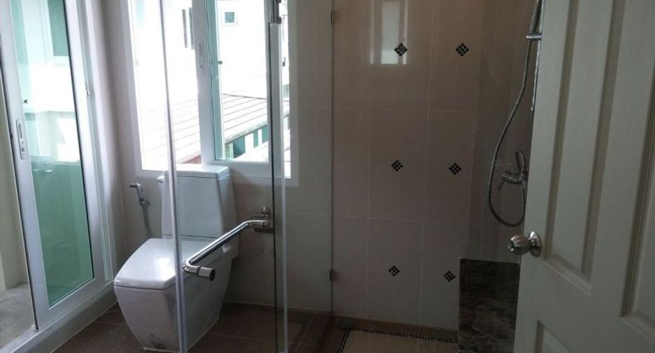 Haus zum Kauf mit 3 Zimmer in Chom Thong, Bangkok
