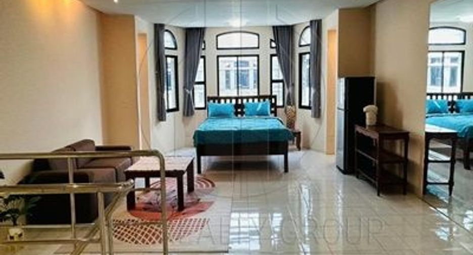For rent 3 bedrooms townhouse in Watthana, Bangkok
