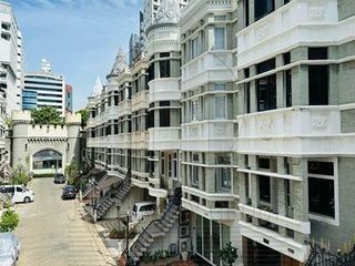出租 3 卧室 联排别墅 在 Watthana, 曼谷