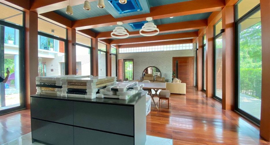 Casa en venta de 4 habitaciones en San Sai, Chiang Mai