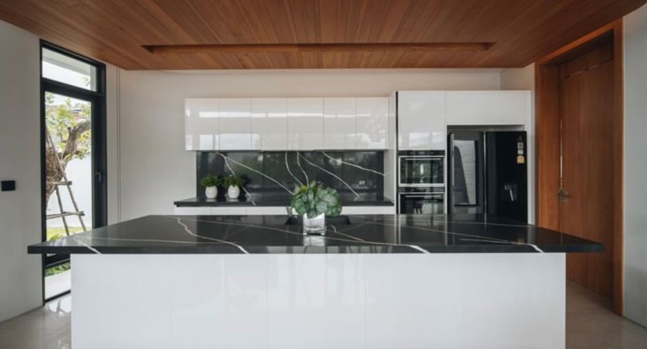 For sale 5 bedrooms villa in Thalang, Phuket