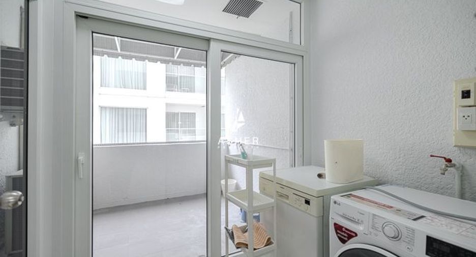 À louer 3 chambres condo à Yan Nawa, Bangkok