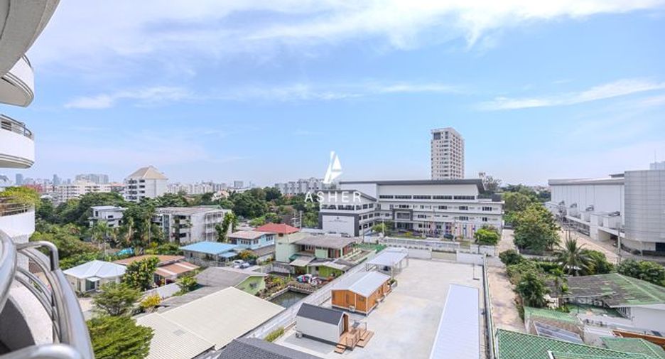À louer 3 chambres condo à Yan Nawa, Bangkok