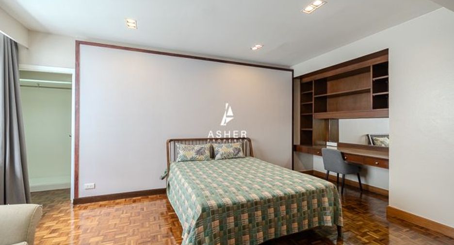 À louer 3 chambres condo à Yan Nawa, Bangkok