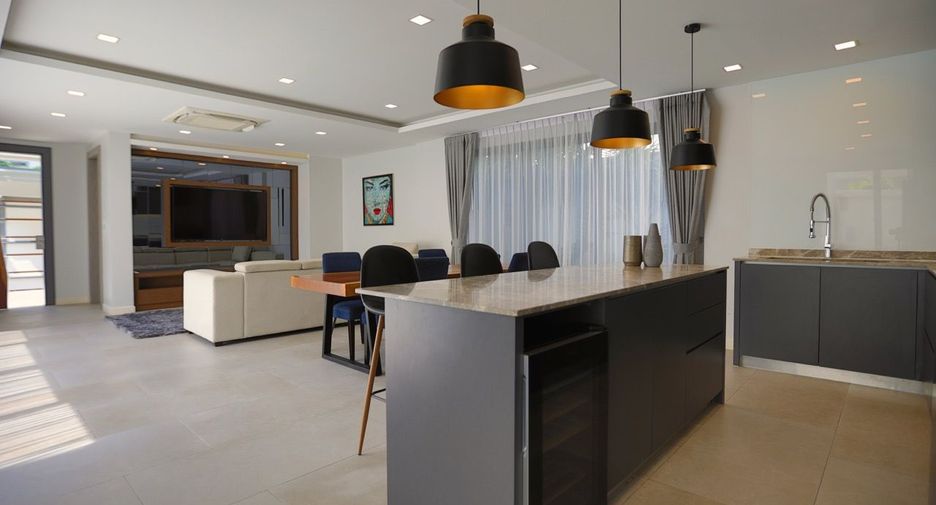 For rent and for sale 5 bed house in Bang Lamung, Chonburi