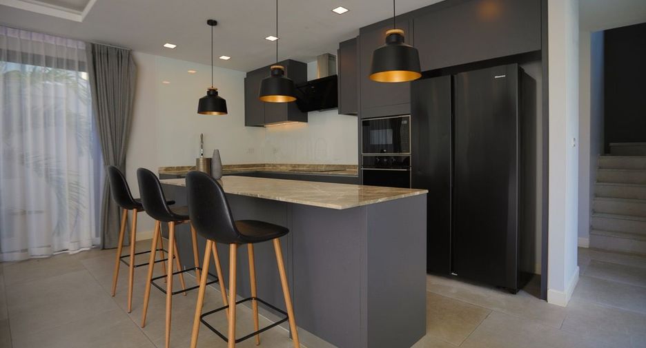 For rent and for sale 5 bed house in Bang Lamung, Chonburi
