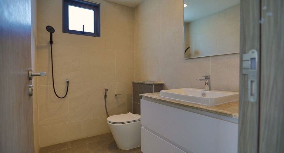 For rent and for sale 5 bed house in Bang Lamung, Chonburi