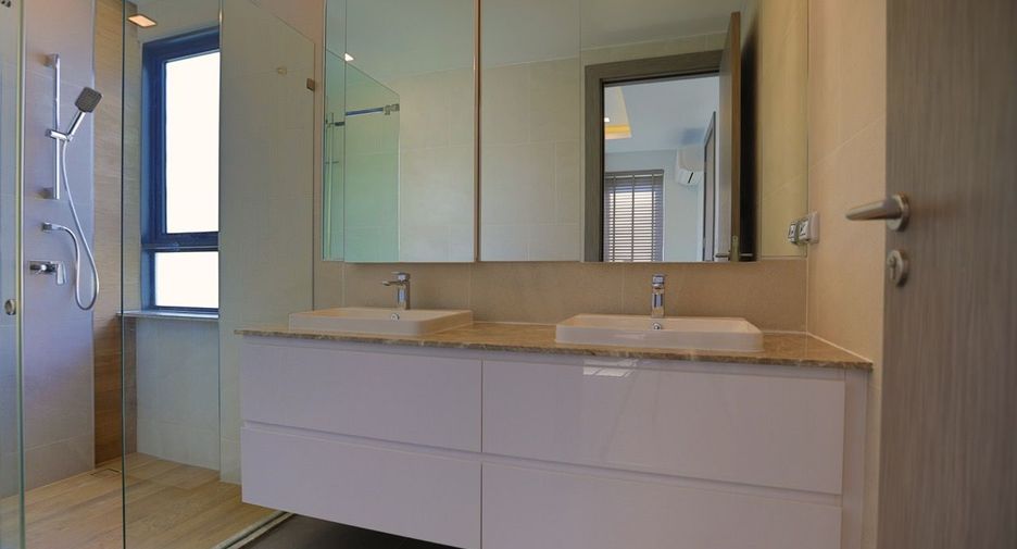 For rent and for sale 5 bed house in Bang Lamung, Chonburi