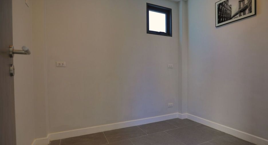 For rent and for sale 5 bed house in Bang Lamung, Chonburi