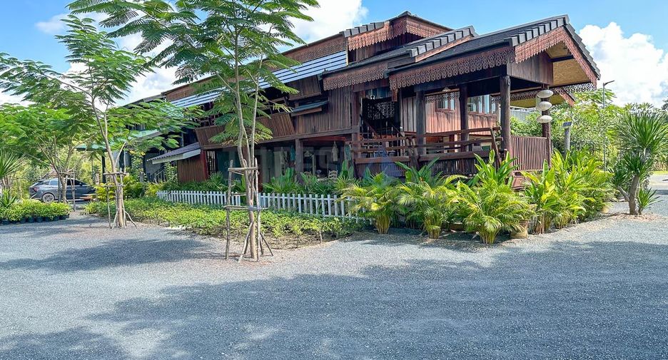 Local comercial en alquiler y en venta de 11 habitaciones en Doi Saket, Chiang Mai