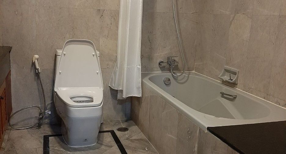 Wohnung zur Miete mit 4 Zimmer in Khlong Toei, Bangkok