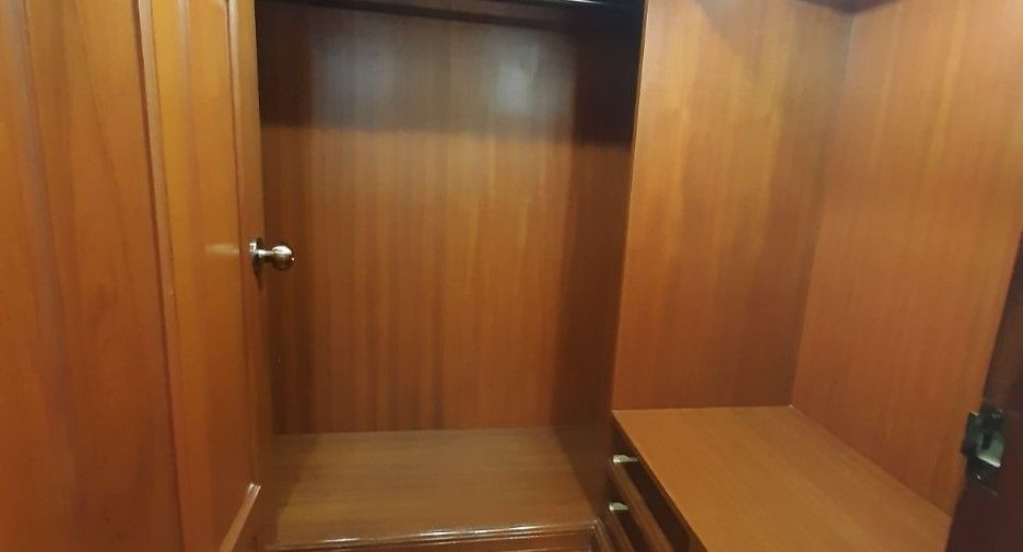 Wohnung zur Miete mit 4 Zimmer in Khlong Toei, Bangkok