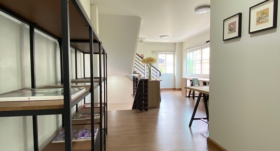 For sale 2 bedrooms retail Space in Mueang Chiang Mai, Chiang Mai