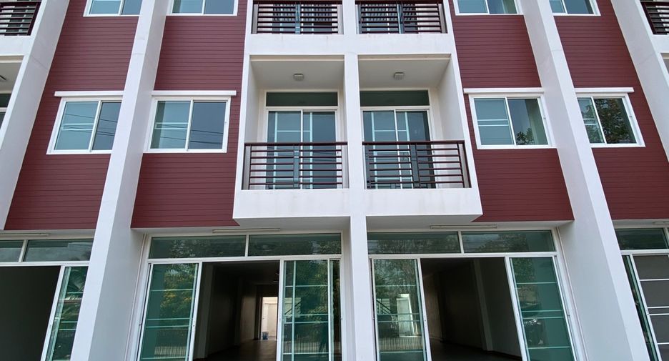 For sale 2 bedrooms retail Space in Mueang Chiang Mai, Chiang Mai