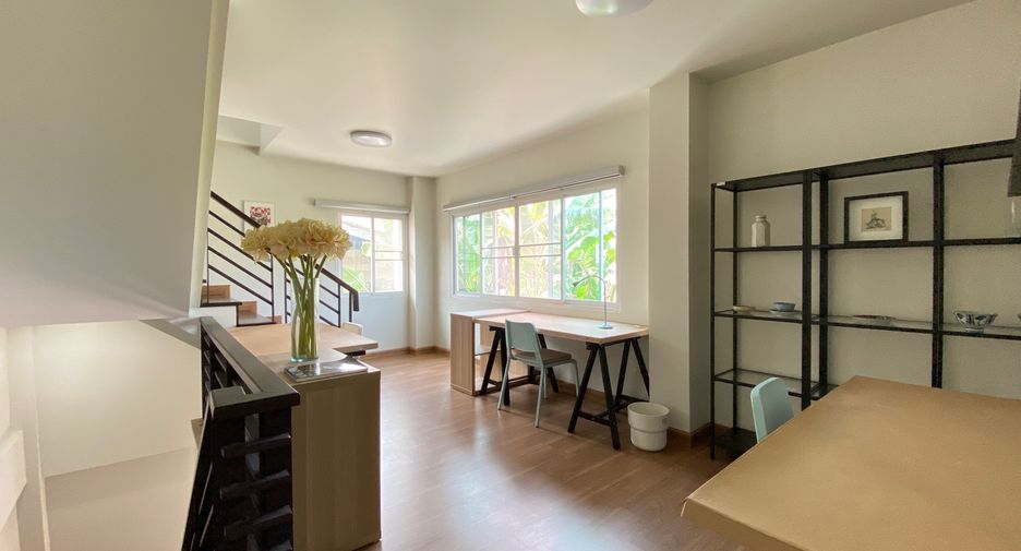 For sale 2 bedrooms retail Space in Mueang Chiang Mai, Chiang Mai