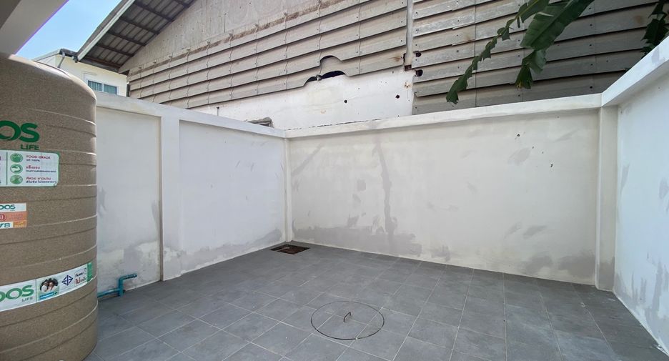 For sale 2 bedrooms retail Space in Mueang Chiang Mai, Chiang Mai