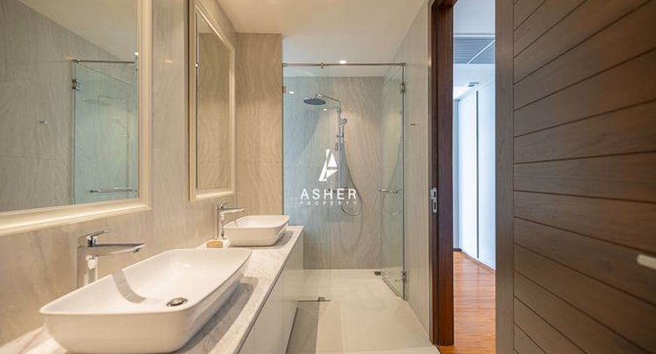 For sale 3 bedrooms condo in Watthana, Bangkok