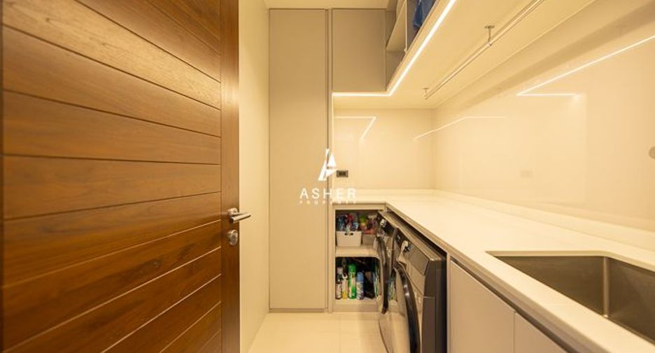 For sale 3 bedrooms condo in Watthana, Bangkok
