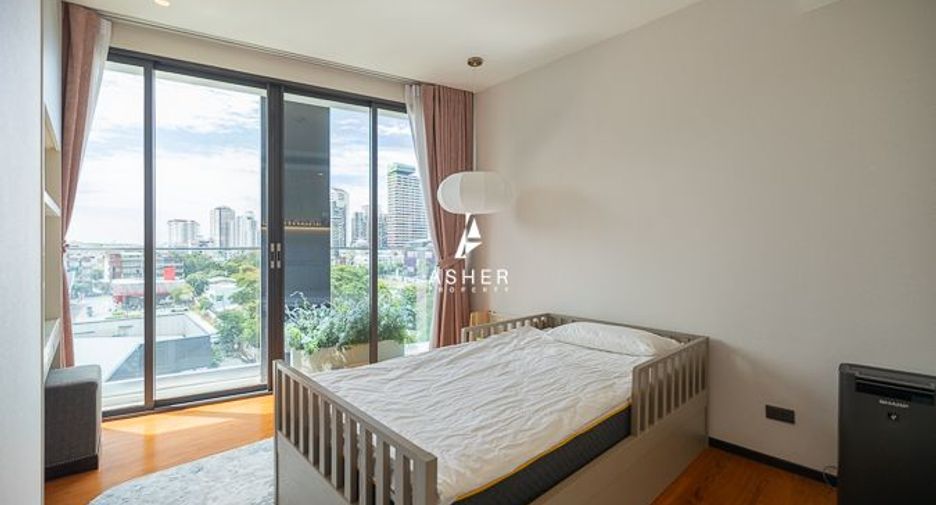 For sale 3 bedrooms condo in Watthana, Bangkok