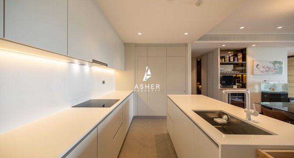 For sale 3 bedrooms condo in Watthana, Bangkok