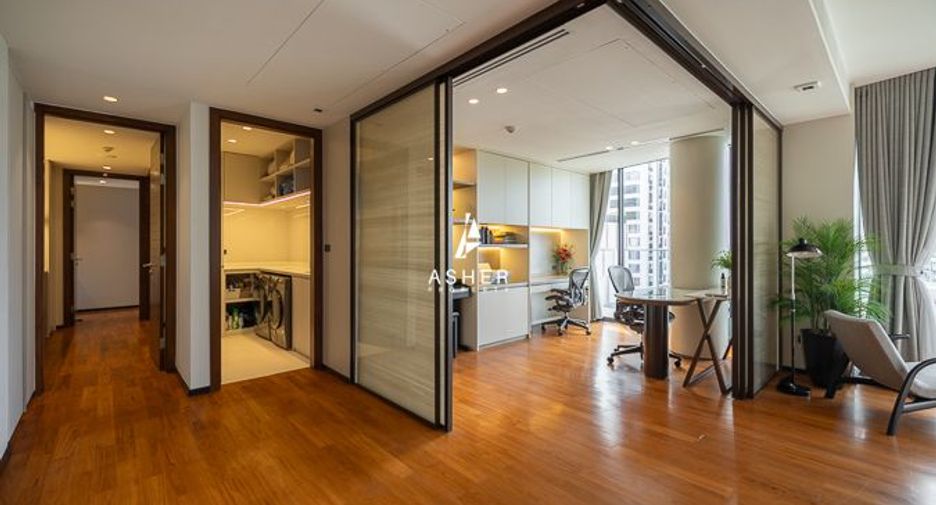 For sale 3 bedrooms condo in Watthana, Bangkok
