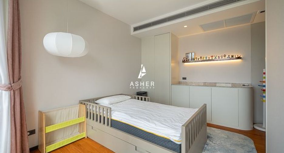 For sale 3 bedrooms condo in Watthana, Bangkok