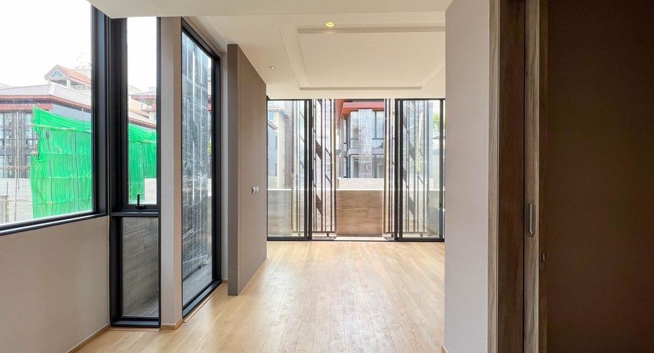 For sale 4 ベッドルーム house in Yan Nawa, Bangkok