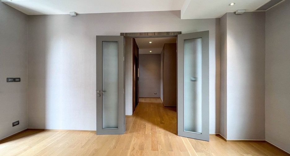 For sale 4 ベッドルーム house in Yan Nawa, Bangkok