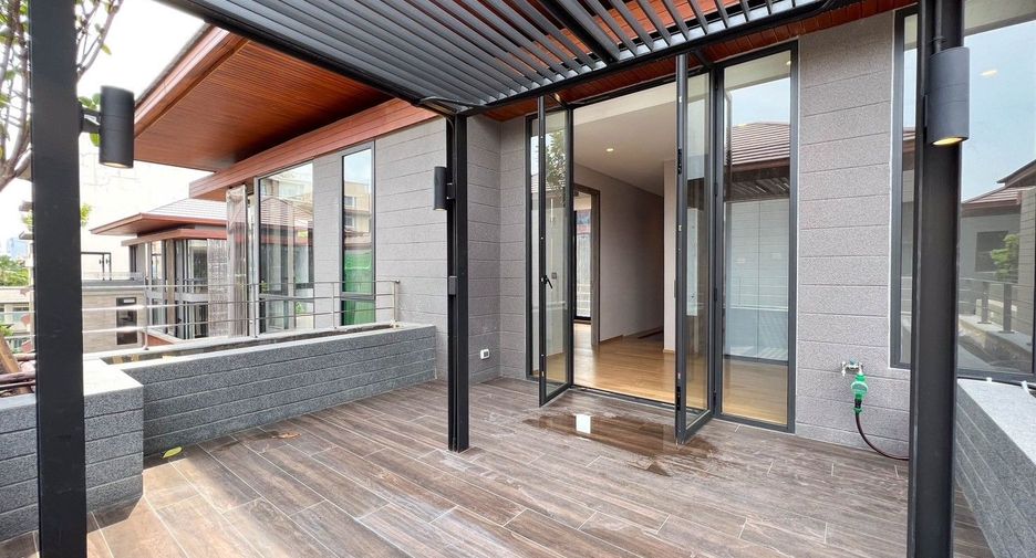 For sale 4 ベッドルーム house in Yan Nawa, Bangkok