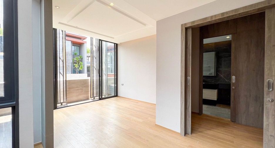 For sale 4 ベッドルーム house in Yan Nawa, Bangkok