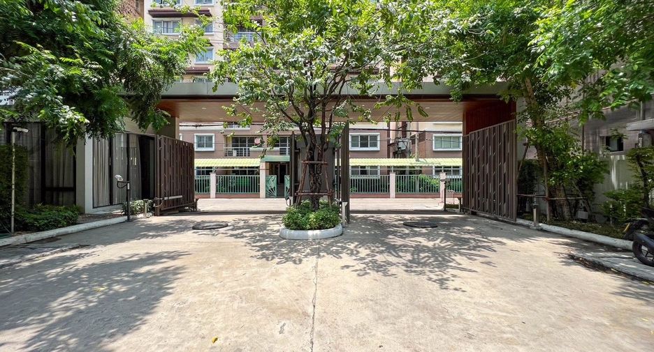 For sale 4 ベッドルーム house in Yan Nawa, Bangkok