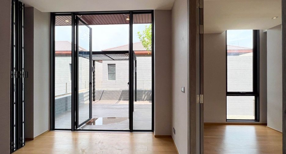 For sale 4 ベッドルーム house in Yan Nawa, Bangkok