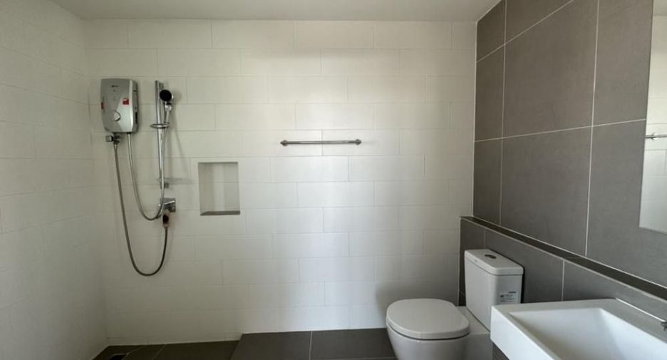 For rent and for sale 5 bedrooms house in Sai Mai, Bangkok