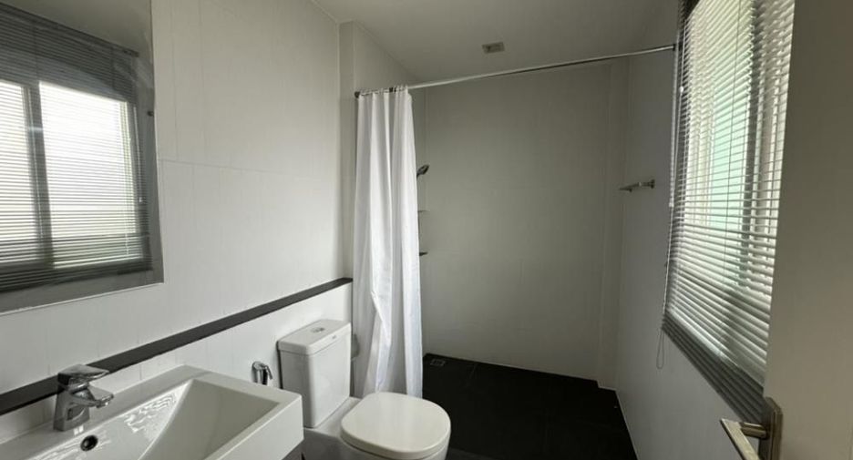 For rent and for sale 5 bedrooms house in Sai Mai, Bangkok