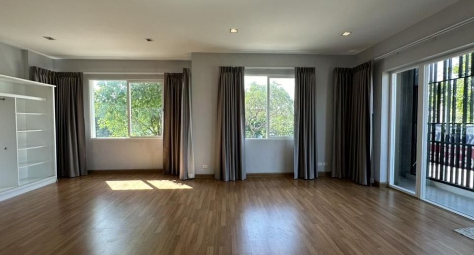 For rent and for sale 5 bedrooms house in Sai Mai, Bangkok